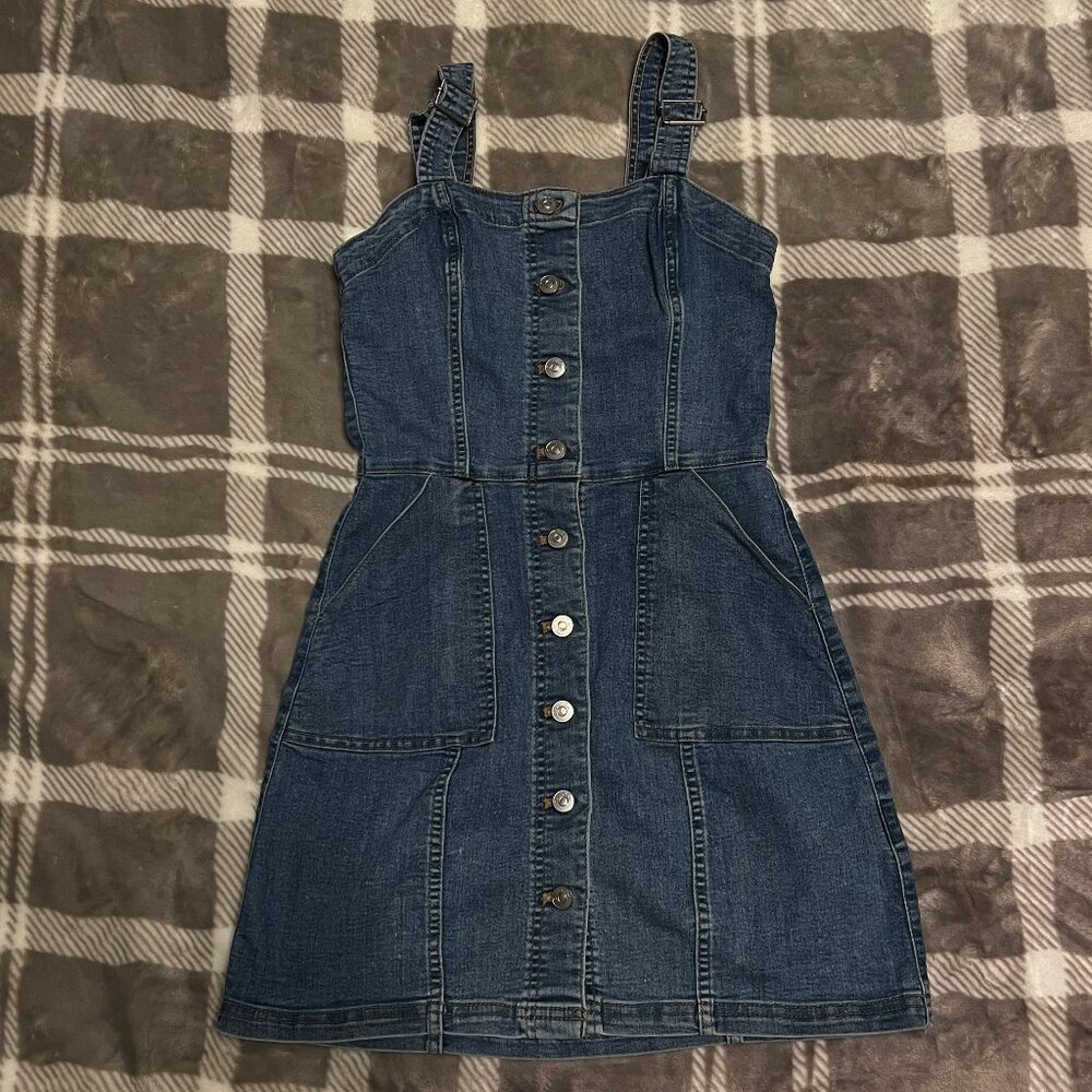Denim Button-Front Dress w/ Adjustable Straps – Casual & Cute ✨